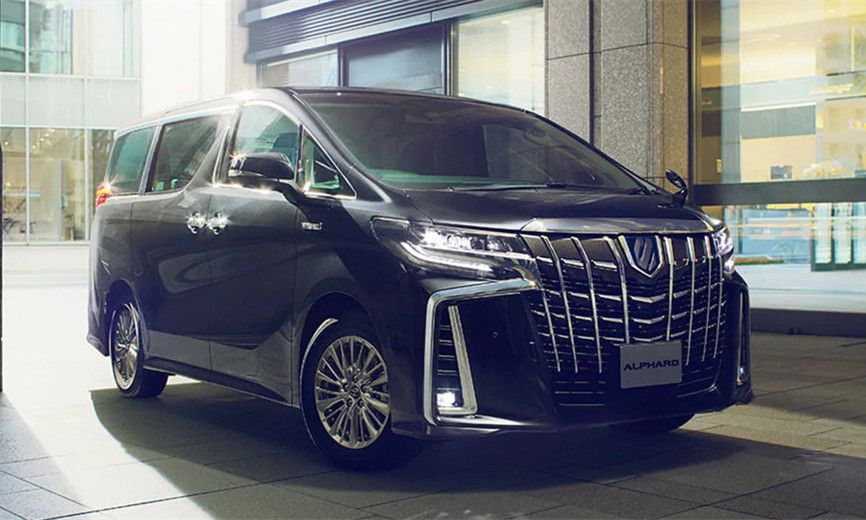 アルファード（黒のミニバン）の外観